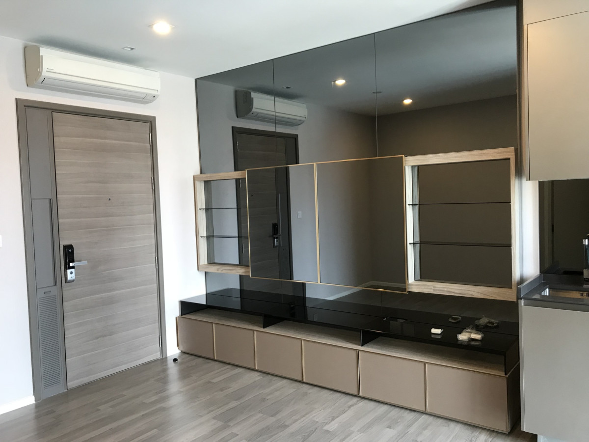 For Sale with Tenant The Room Sukhumvit 69 ( BTS Phakanong )