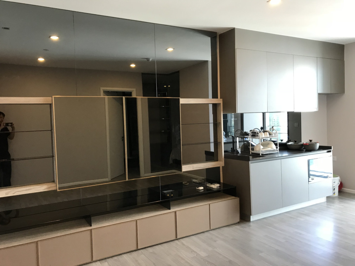 For Sale with Tenant The Room Sukhumvit 69 ( BTS Phakanong )