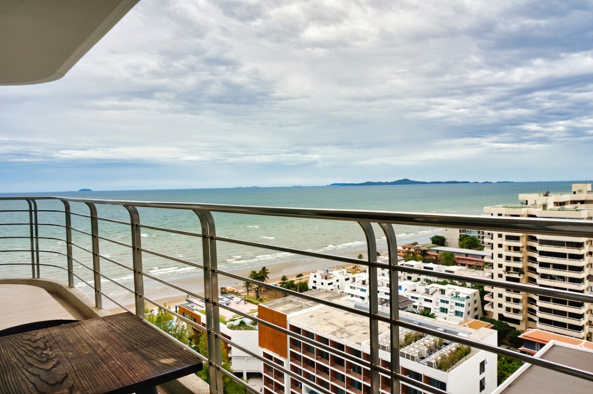 Stunning Sea View Corner Unit | For Sale at La Royale Condominium